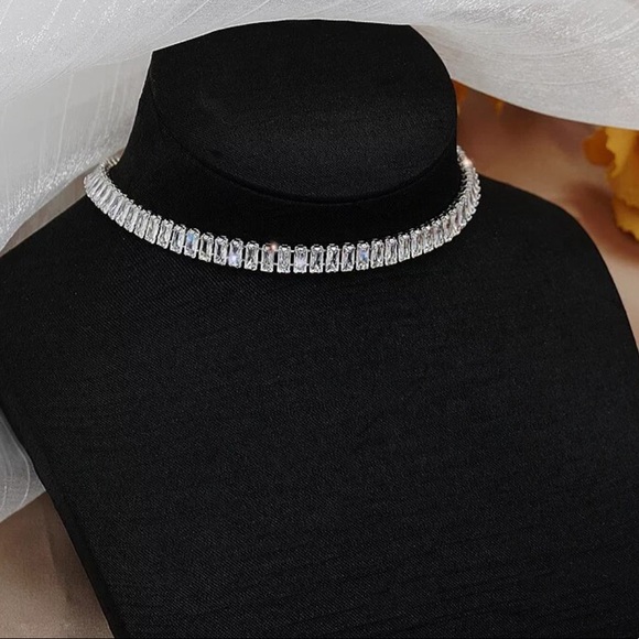 18K WHITE GOLD DIAMOND CHOKER NECKLACE - Picture 2 of 5